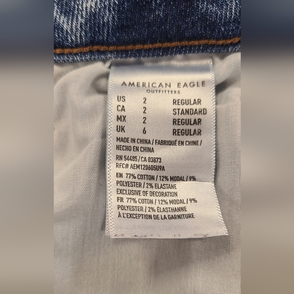 American Eagle Stretch Distressed Mom Jeans - Picture 3 of 5